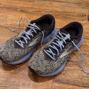 Brooks shoes